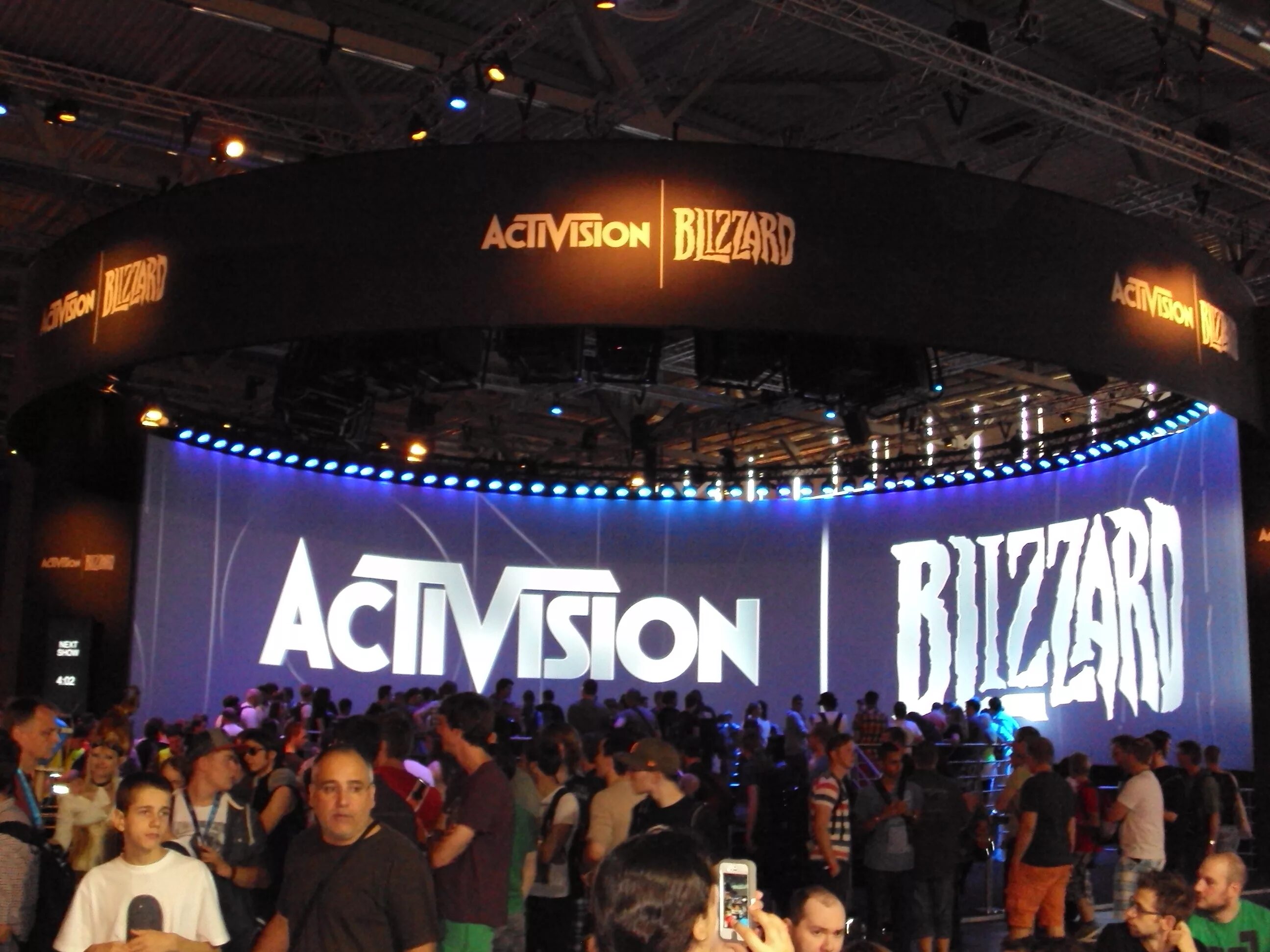 Компания Activision. Активижн Близзард. Activision Blizzard игры. Актив на зоне.