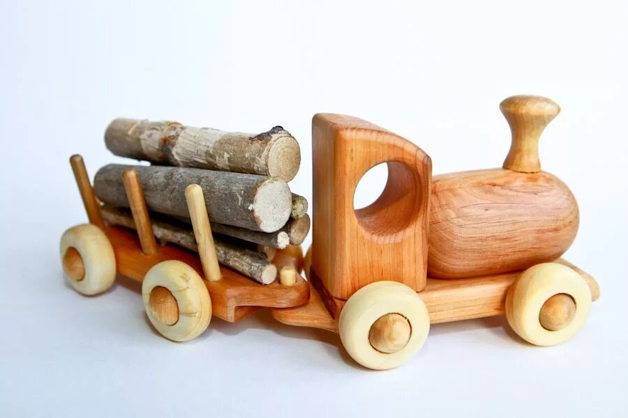 Деревянная игрушка где. Деревянные игрушки. Игрушки из дерева. Игрушки из древесины. Детские деревянные игрушки.