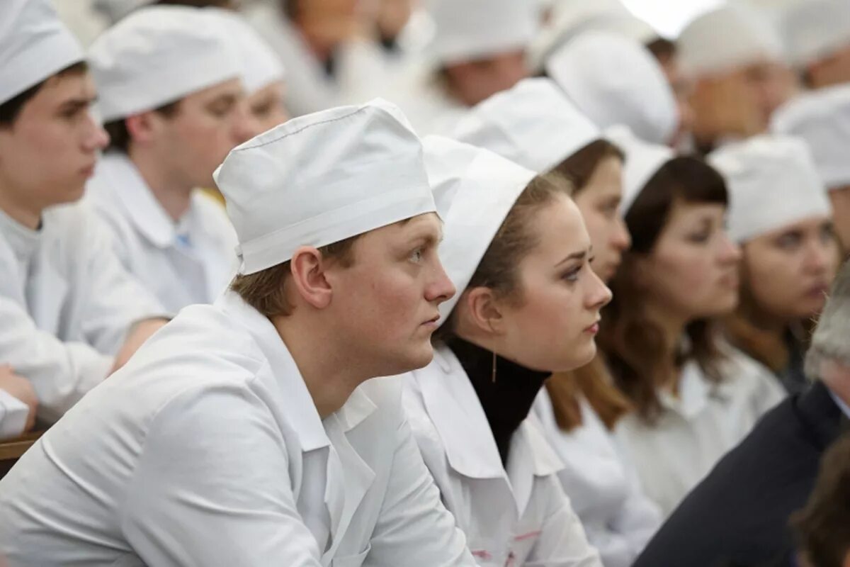 Отделения мединститута. Студенты медики. Студенты мединститута. Студенты меда. Поступление в медицинский вуз.