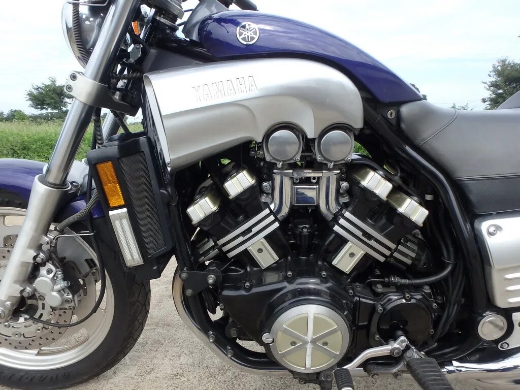 Yamaha v8. Yamaha v max 2010. yamaha v-max 2002. юбилейный yamaha v-max. yamaha v-max колесо 300.
