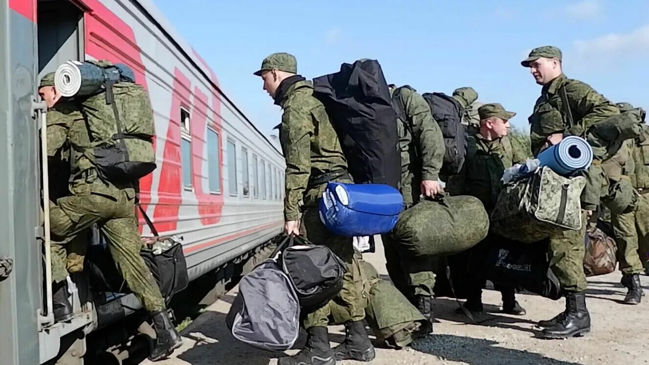 Тревога мобилизации. Военная мобилизация. Солдаты мобилизация. Мобилизованные военные. Мобилизованные на полигоне.