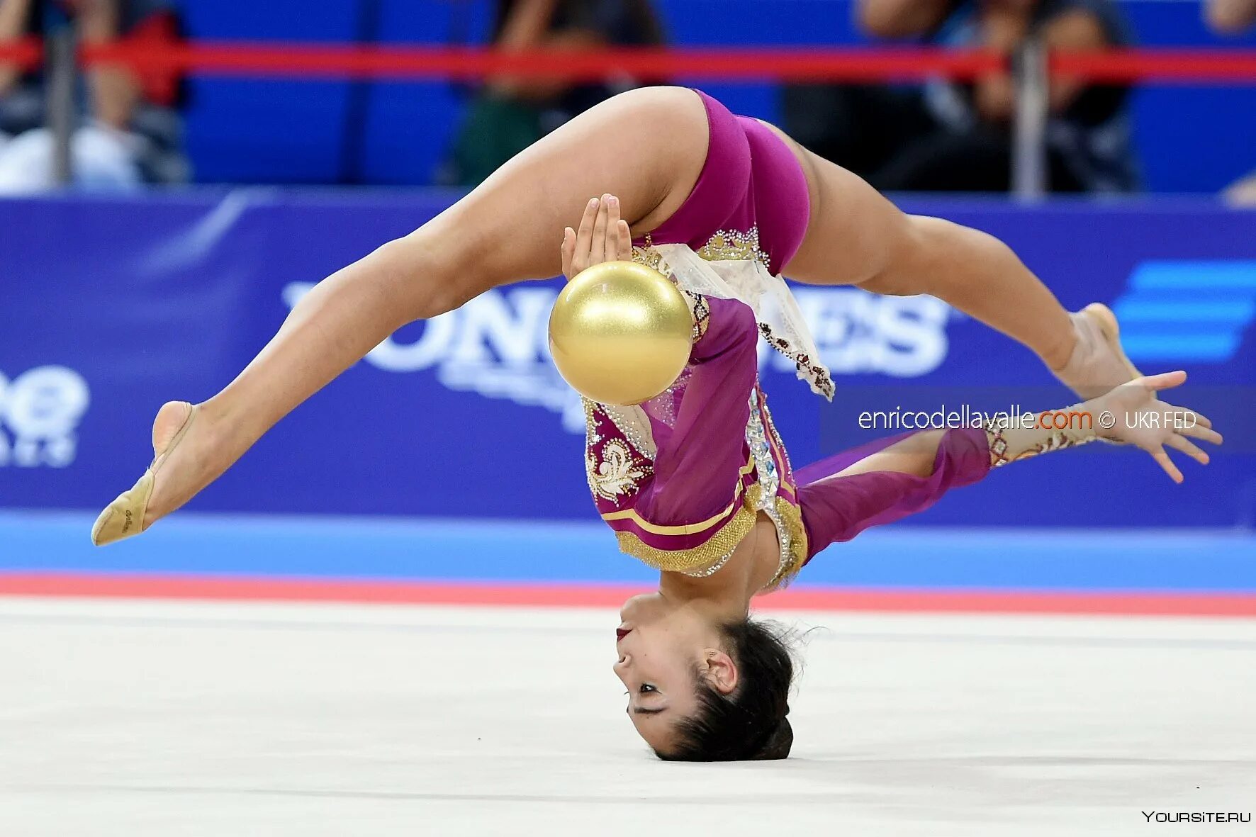 Alexandra Agiurgiuculese художественная гимнастика. Кристофер Бенитес художественная гимнастика.
