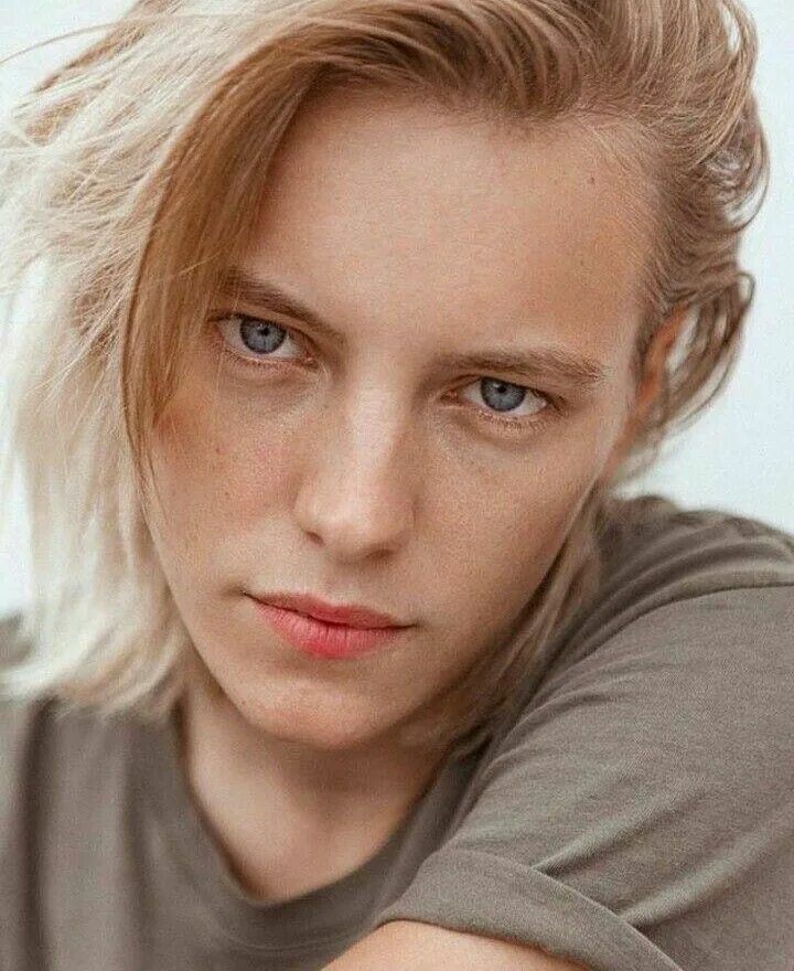 Буч женщина. Кейси леглер модель фото. Люди с андрогинной внешностью. Буч женщина. Мужеподобные девушки.