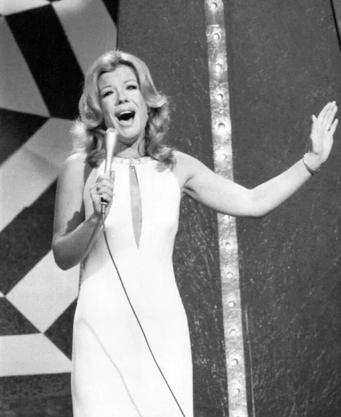Vikki carr. Vikki carr. Викки карр foto. Vikki carr - poquito a poco в каком альбоме. Викки деминская.