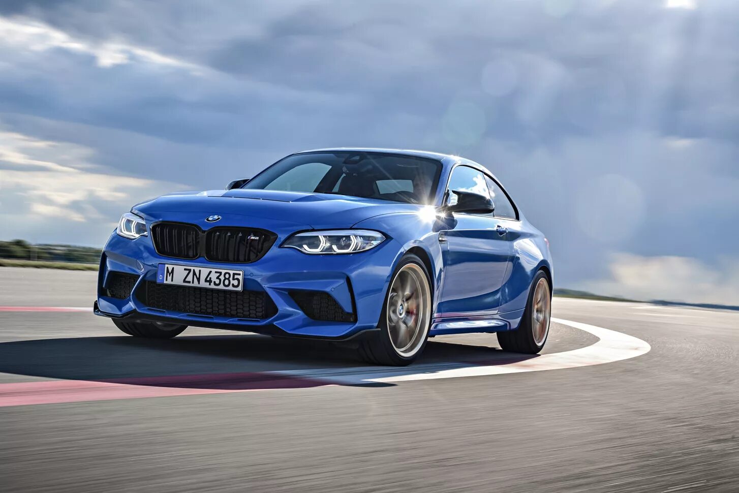 Новая bmw m. BMW m2 2020. BMW m2 Coupe. BMW m2 новая. BMW m2 f87 CS.