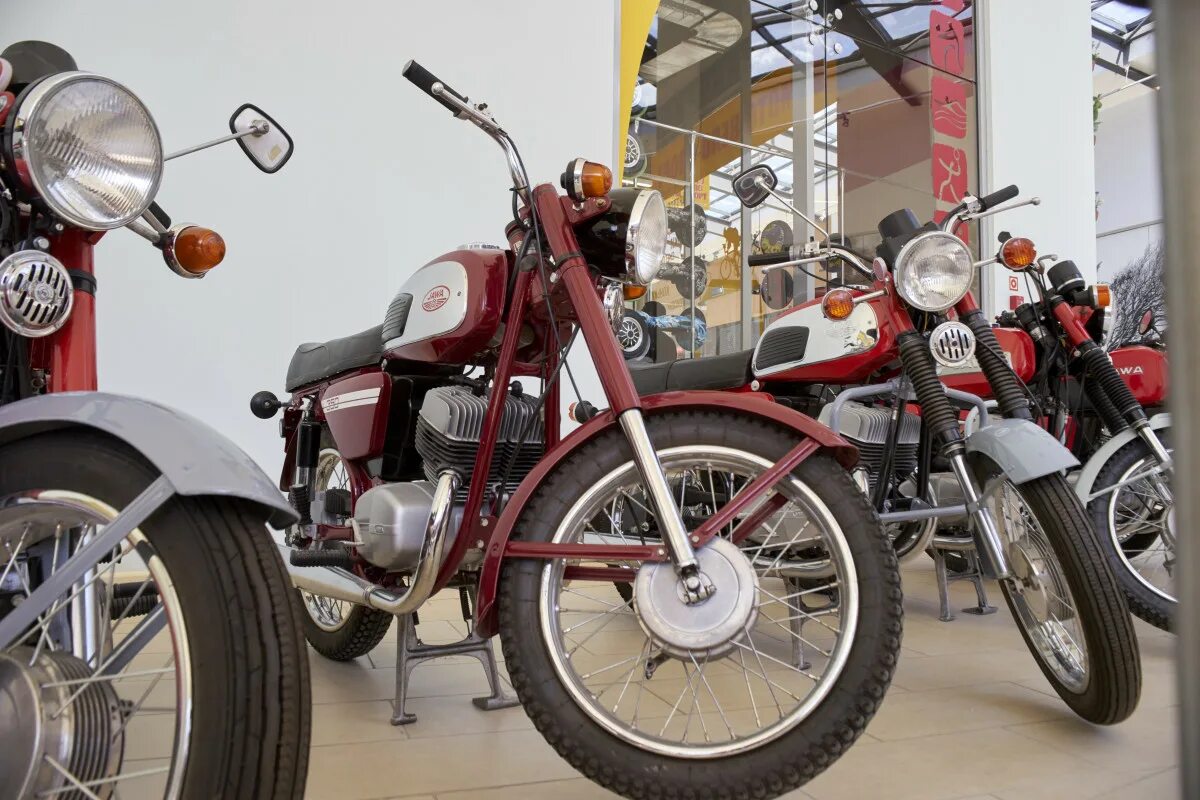 Java store. Ява 350. Мотоцикл Ява 1960. Завод мотоциклов Ява. Мотоцикл Ява Чехословакия.