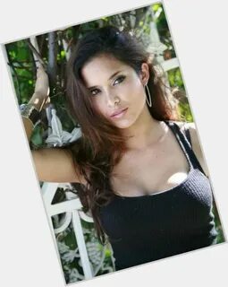 Екеуі бір-бірін жұлқылап, иістерін ысқылайды