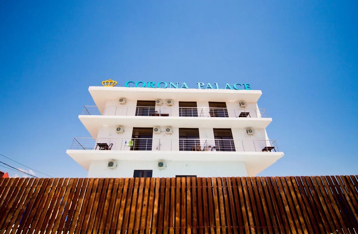 Геленджик кабардинка южная ночь. Отель корона палас кабардинка. Отель «corona palace». Изумрудный мини-отель геленджик. Кабардинка раннее бронирование.