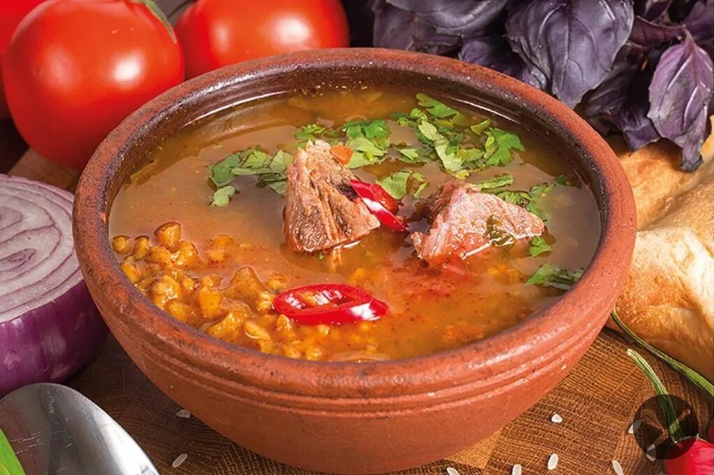 Как приготовить суп харчо из баранины. Грузинская кухня харчо. пряное грузинское харчо. острый суп харчо. суп рисовый харчо.