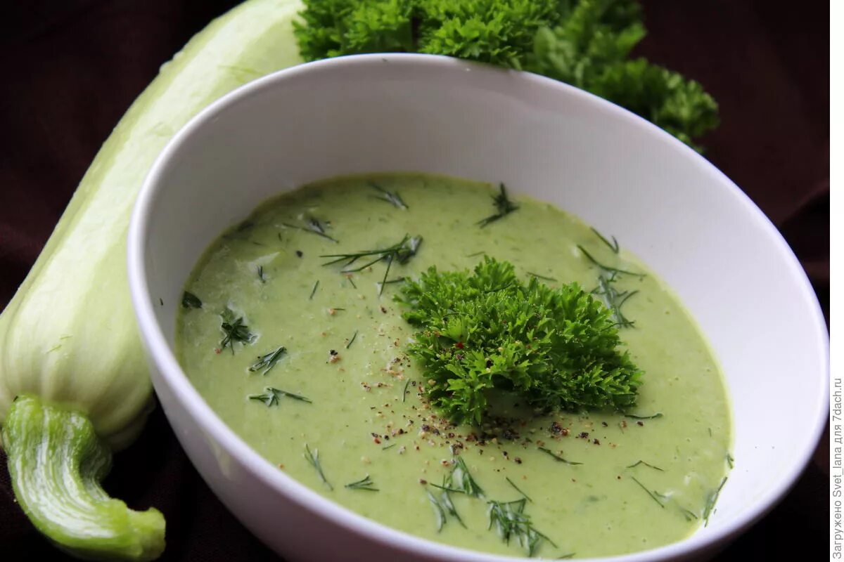 Суп пюре из цукини. Суп пюре из кабачков. Крем-суп из цуккини. Суп пюре из цукини. Суп из цукини.