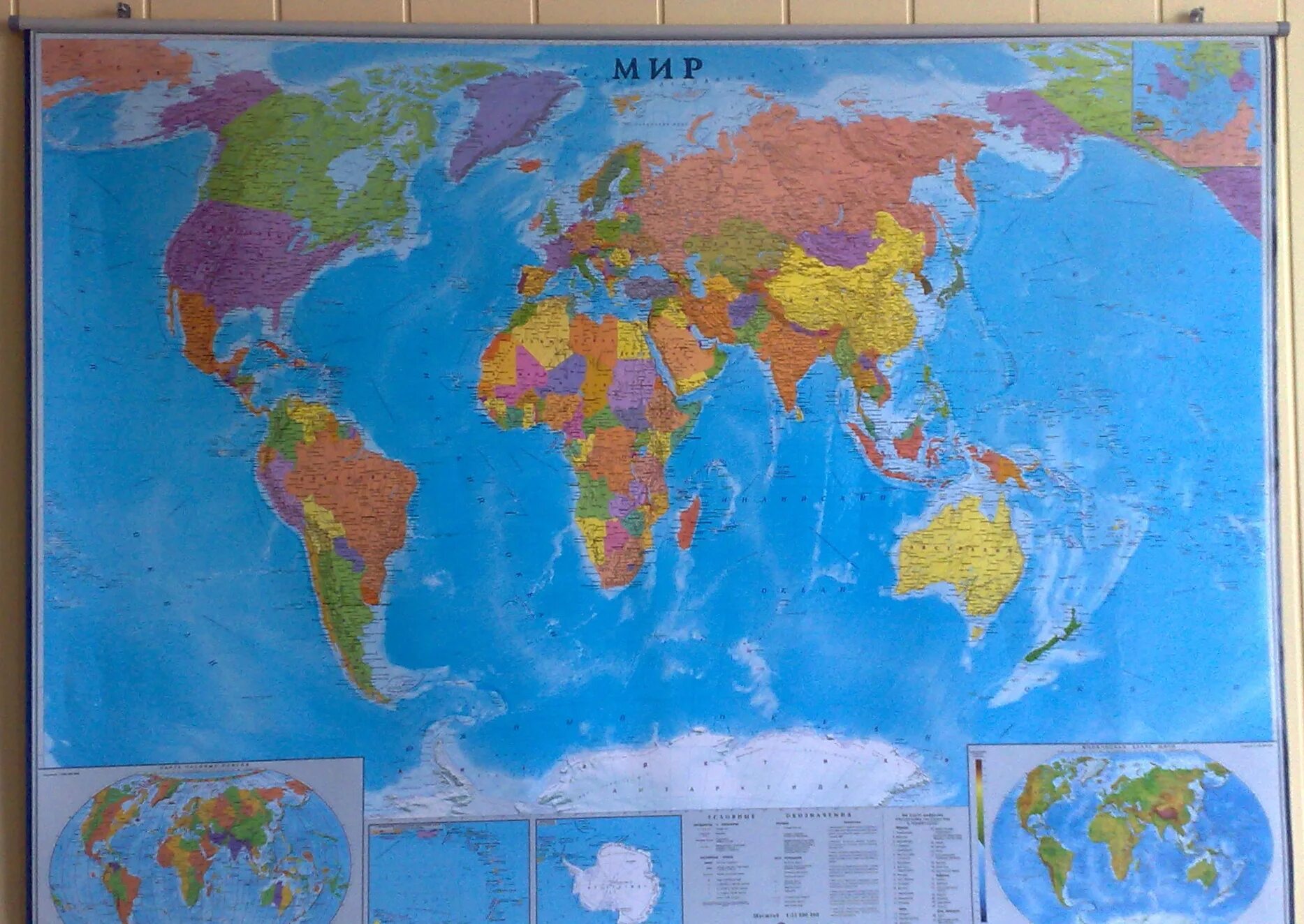 Географическая карта на стену. Как правильно показывать объекты на настенной карте
