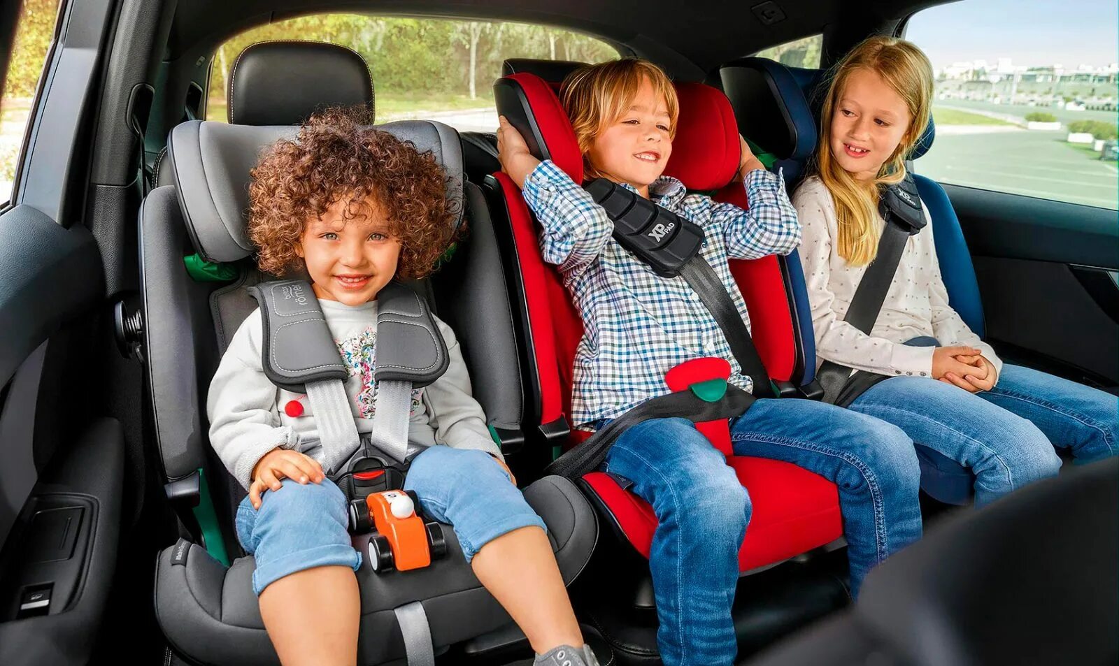 10 лет на переднем сиденье. Детский бустер Britax Romer. Britax Römer Advansafix i-Size. Britax Romer автокресло в бустер. Кресло Бритакс Ромер Advansafix i Size.