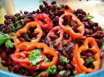 Салат с перцем мясом и фасолью
