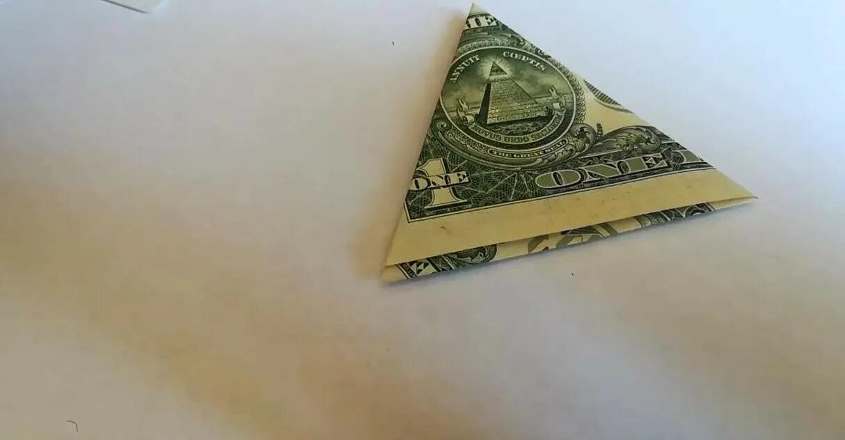 Треугольник из купюры. Денежный талисман из купюры. Амулет из доллара. Амулет на деньги из доллара.