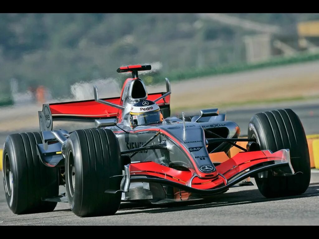 Mclaren f1 racing. Mercedes mclaren f1. Макларен мерседес ф1. Мерседес макларен ф1. Макларен ф1 гоночный.