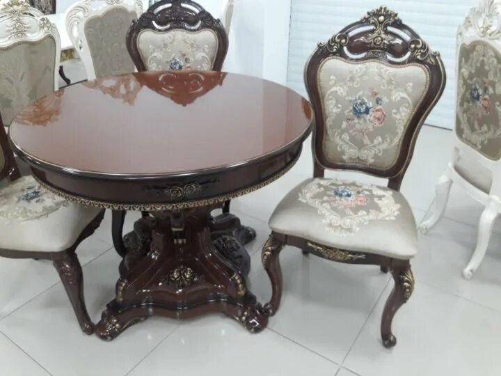 Стол элис киргу. Киргу махачкала стулья. Киргу стулья для кухни. Китайские гостиные. Киргу столы и стулья.