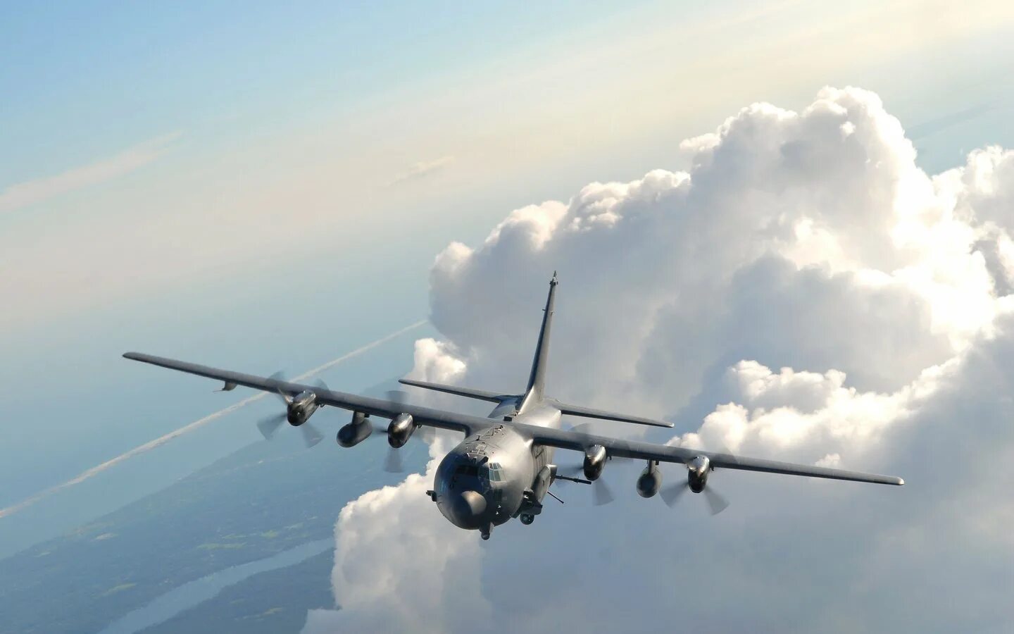 Самолет находящийся в полете преодолевает 140. Lockheed AC-130. Ганшип АС-130. Lockheed c-130 Hercules. AC-130 Spectre.