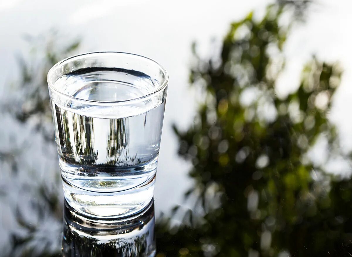 Песни стакан воды. Стакан воды. Красивые стаканы для воды. Стакан воды красиво. Чистая вода.