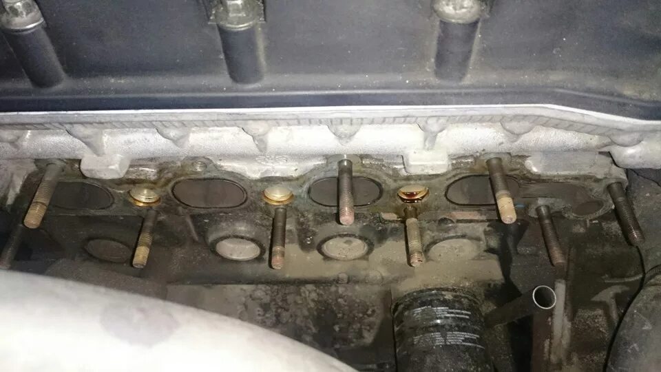 Масло из выхлопного коллектора. Масло из выхлопного коллектора