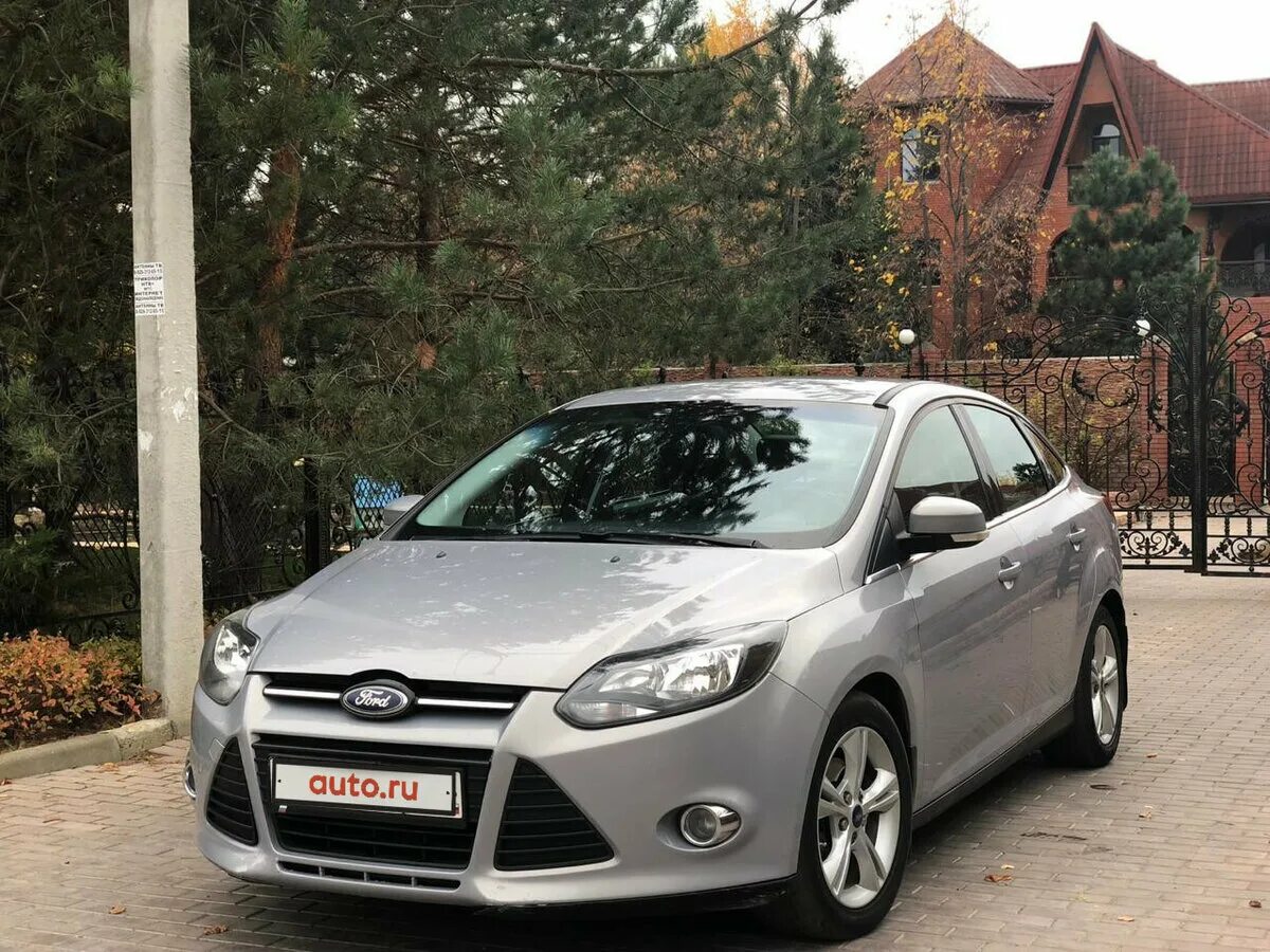 Форд фокус 125 лс. Форд фокус 3 седан серый. Ford Focus III (седан) 2011. Форд фокус 3 седан 2011 год 125 л. Форд фокус 2011 год серый.