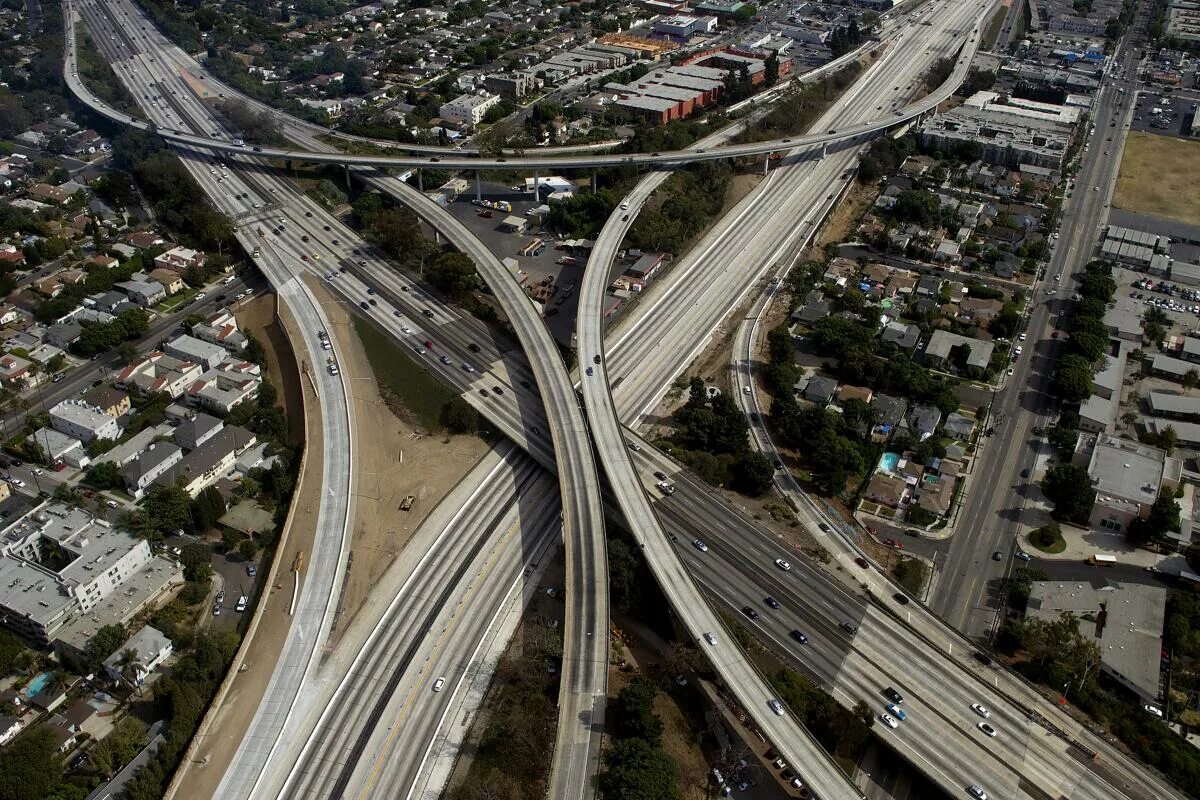 Бетонное шоссе. Фривей Лос Анджелес. Лос Анджелес Хайвей. Автострада Лос Анджелес. Лос Анджелес развязки дорог.