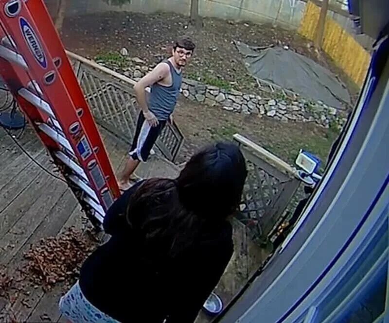 Падение с лестницы. Парень упал с лестницы. Человек на лестнице. Парень упал с лестницы. Парень упал с лестницы.