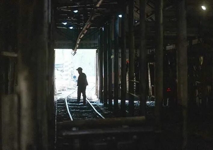 Шахта 54 антрацит. Журнал главный механик. Ургалуголь чегдомын. Шахтер профессия. Электрослесарь подземный.