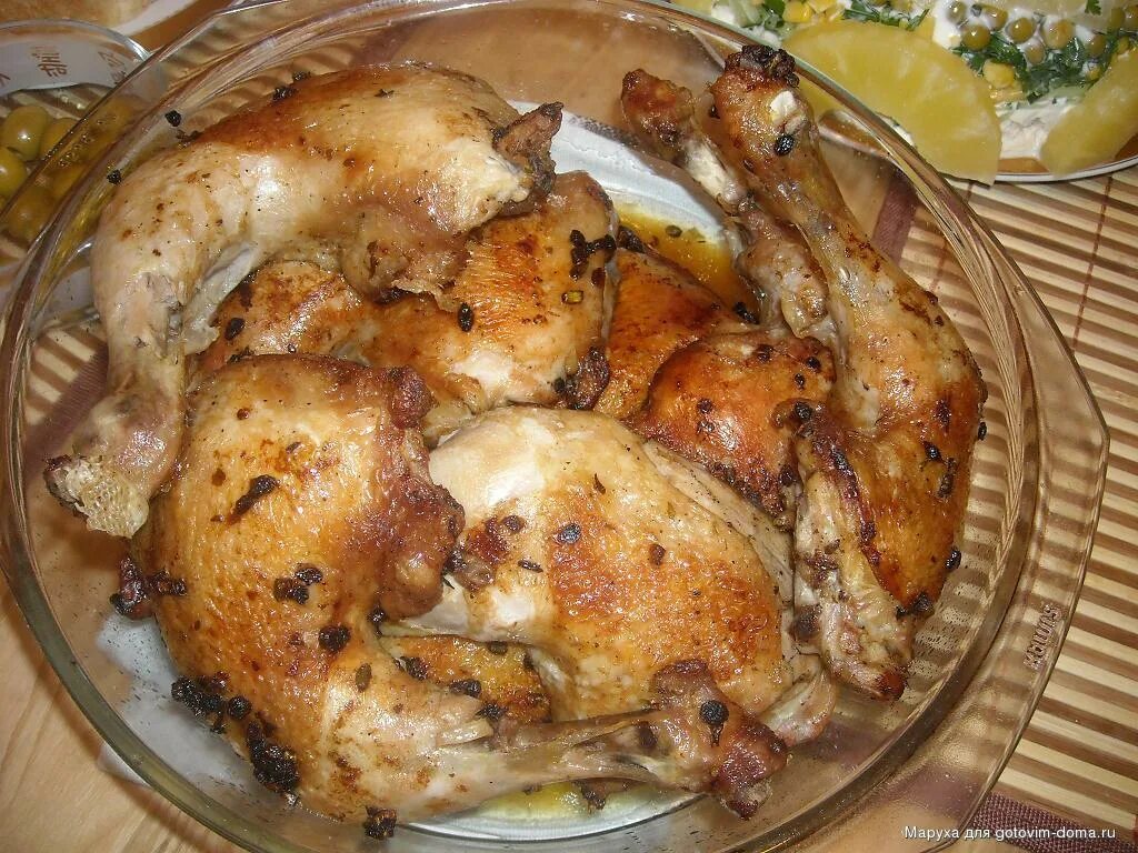 Замариновать курицу. Чесночный маринад для курицы. Курица маринованная в соусе. Курица со стрелками.
