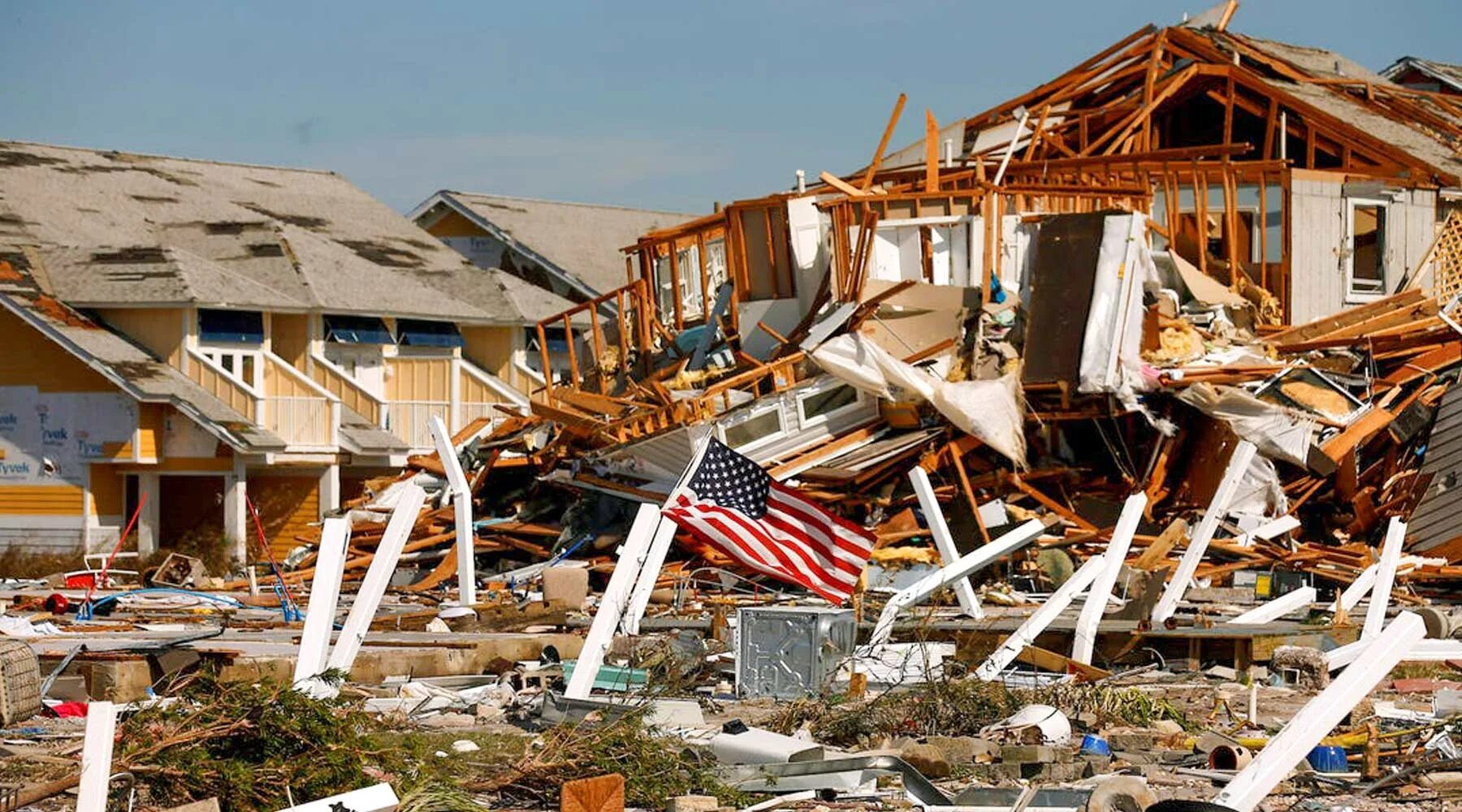 Стихийные бедствия. Разрушения после бури. Стихийное бедствие характерное для стран южной америки