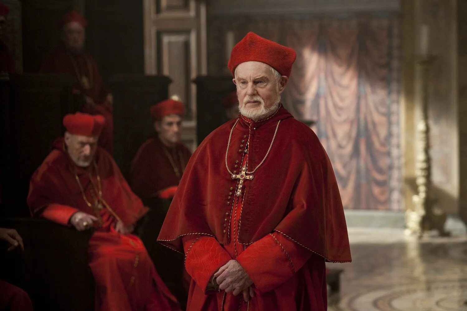 кардинал ватикана солли. тай-кардинал. кардинал птица стенолаз. пурпурный кардинал. красный кардинал птенец.