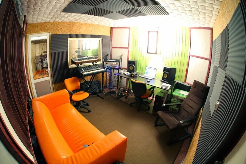 сотворение адама картина микеланджело. мастерская красоты омск. студия звукозаписи малахит екатеринбург. акустическая отделка студии звукозаписи. Evium салон.