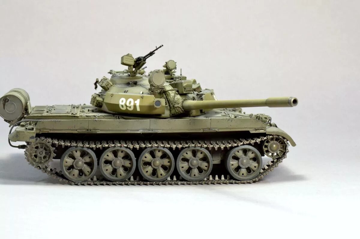 Часы танк т3. Средний танк т-55м. Т 55 модель. T-55a DDR. Т-55 ГДР.