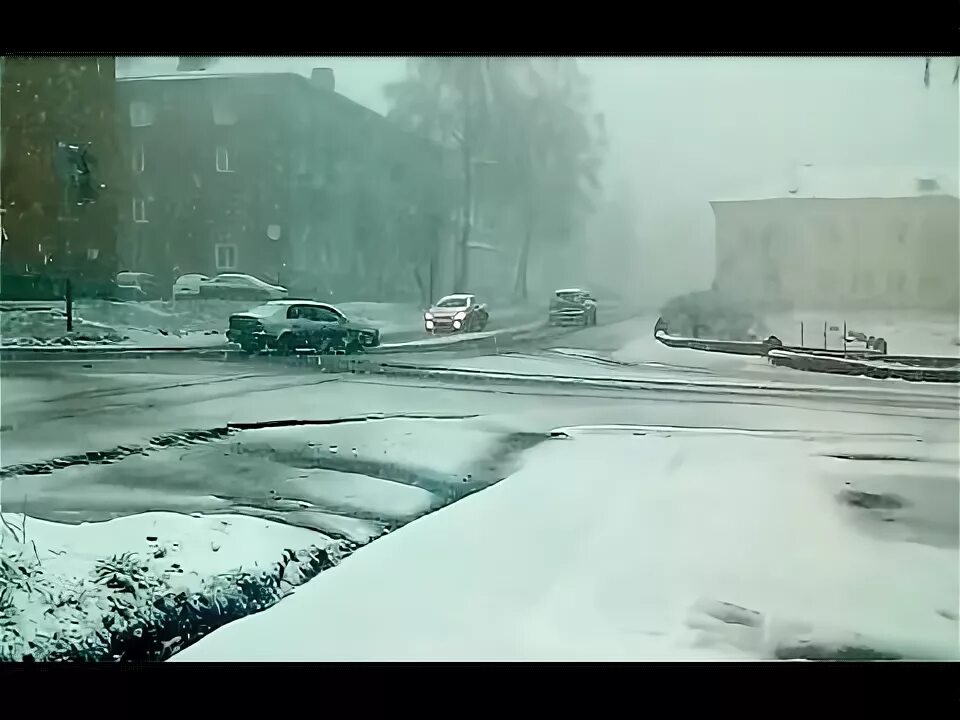 Снегопад в городе. В сибири выпал снег. Типичные красноярцы. Снегопад в томске. Снег фото.