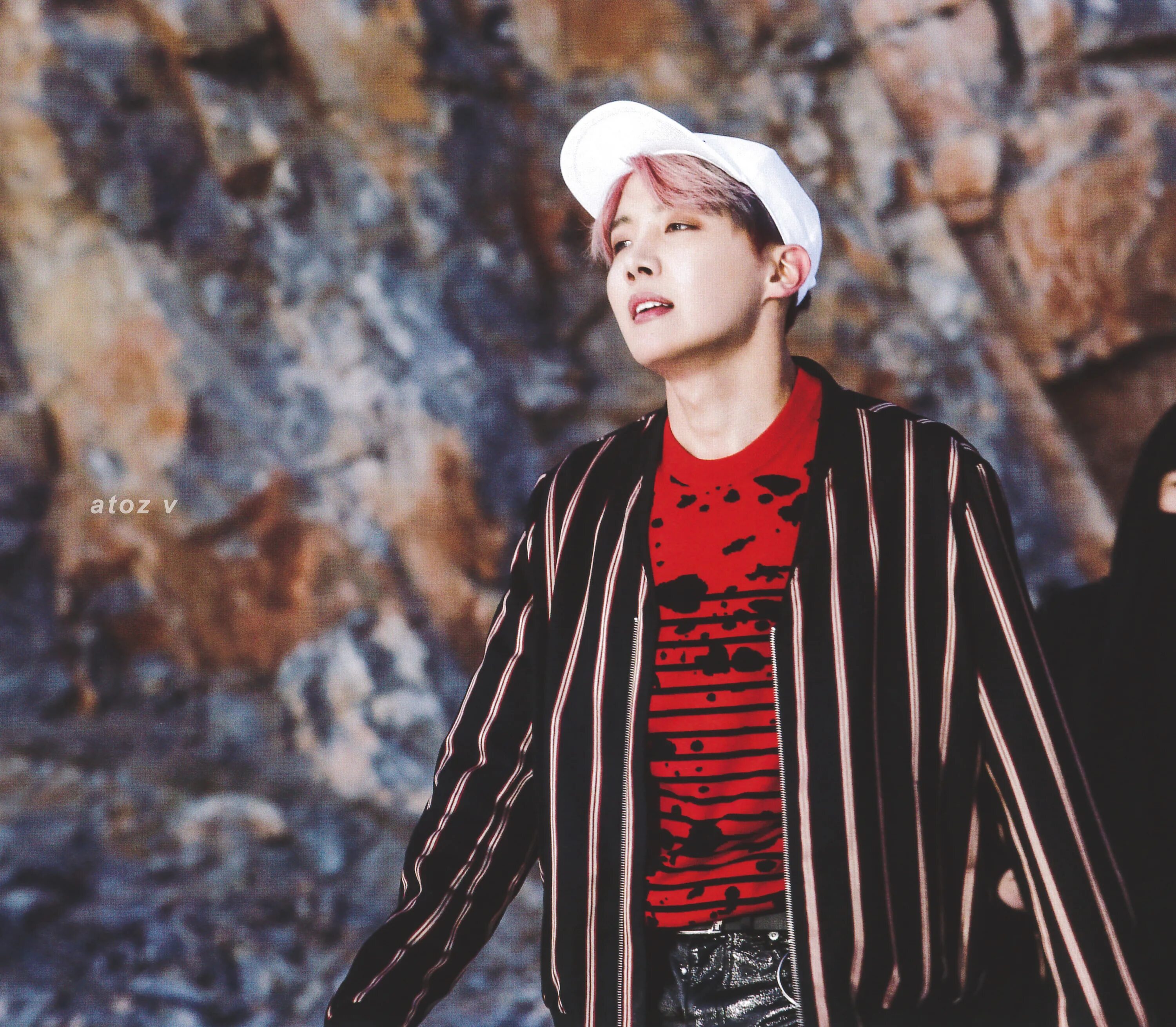 Bts not today lee know. Бтс чон хосок. Bts not today джей хоуп. Бтс нот тудей. Hope фокус.