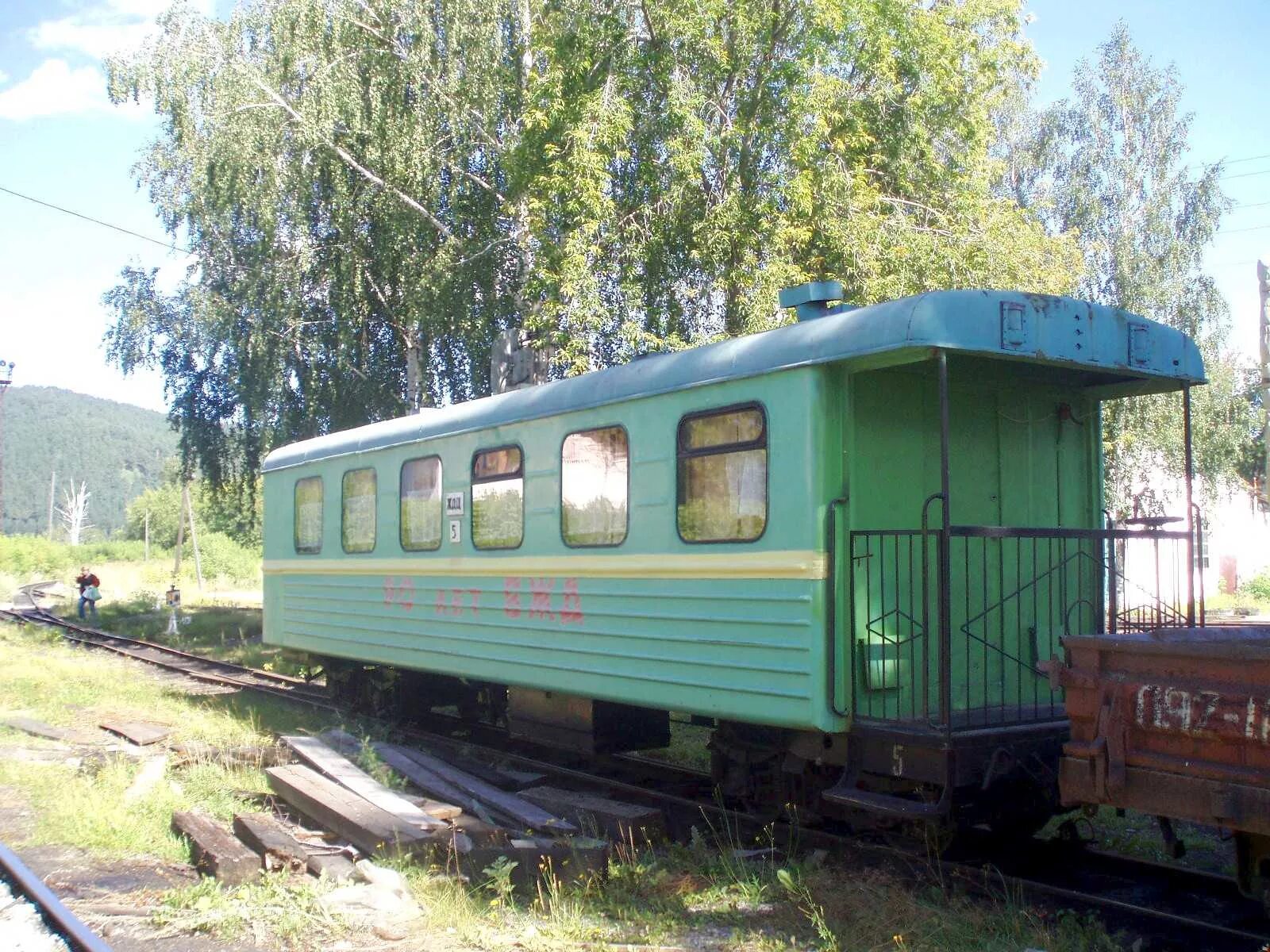 Списанные пассажирские вагоны. Вагоны PAFAWAG на УЖД. Белорецкая узкоколейная железная дорога. Пассажирские вагоны УЖД. Купейный вагон УЖД.