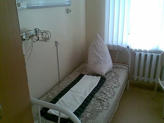 Боксы в инфекционной больнице. Диагностическая палата в приемном отделении. Палаты в инфекционном отделении. Палата изолятор. Палата для инфекционных больных.