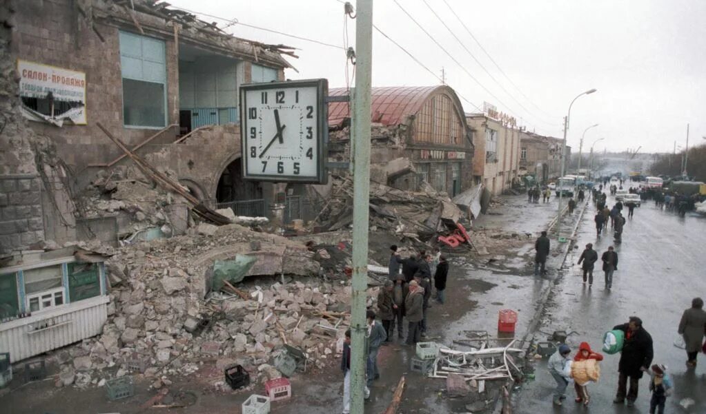 Армения 88 год. Землетрясение в армении в 1988. Армения 88 год. Землетрясение в армении 1988 ленинакан. Ленинакан землетрясение 1988.