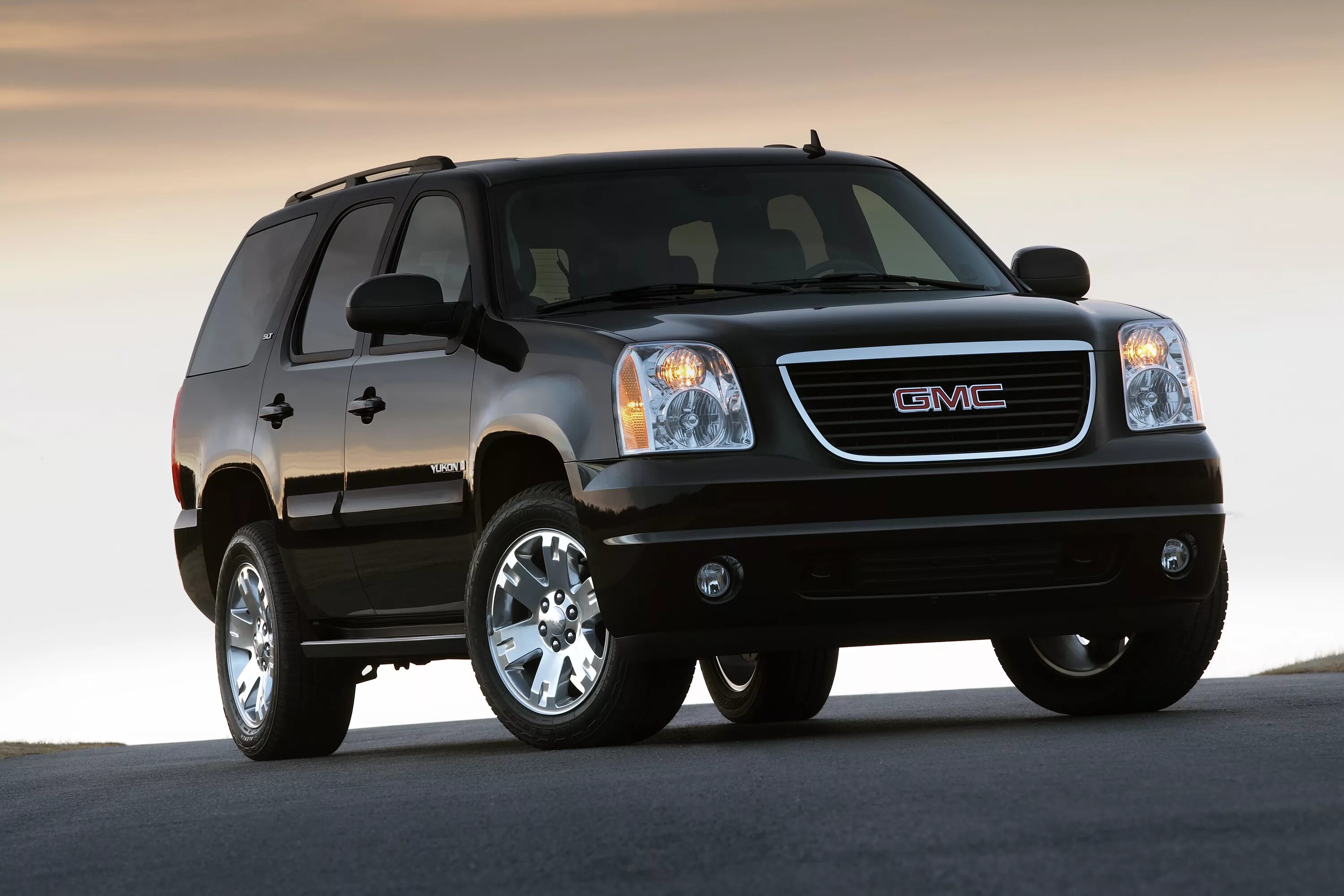 Большая машина автомат. GMC Yukon 2010. GMC Yukon Denali 2008. GMC Yukon 2006. GMC Yukon 2008.