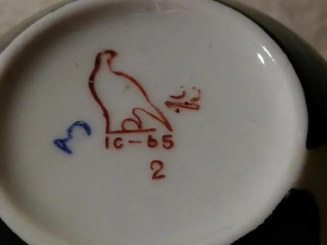 Клеймо чашка. Полонский фарфоровый завод клеймо коралл. Дмитровская фабрика фарфортрест клейма по годам. Полонский фарфоровый завод клеймо. Бориславский фарфоровый завод клеймо.