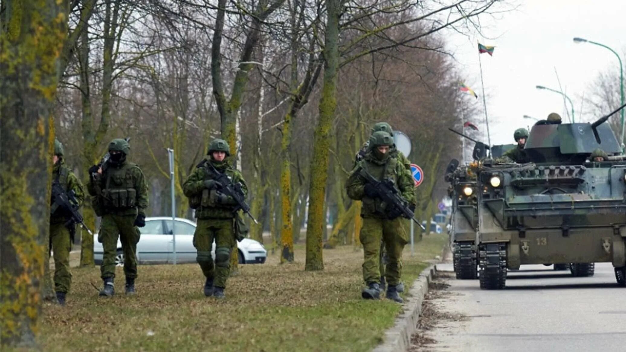 Балтийские учения нато. Военные учения Литва. Военные Литвы военные учения. Войска НАТО В Литве. Литовские военные на учениях.