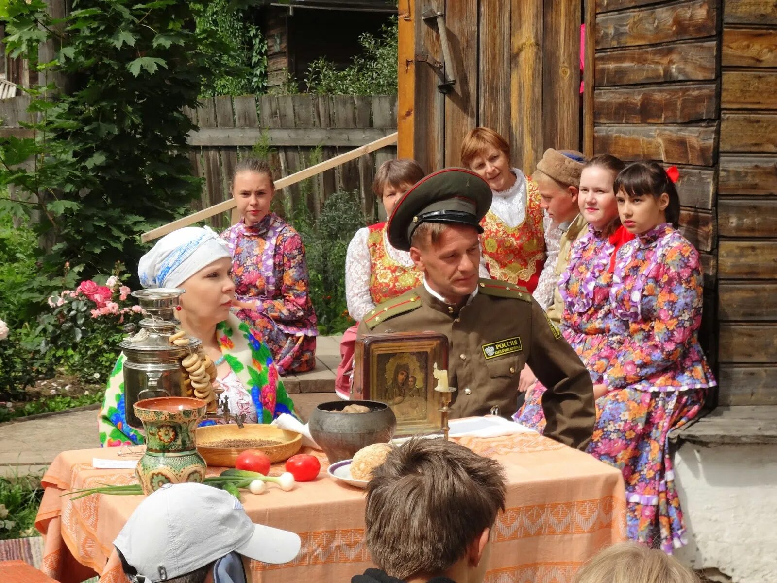 Песни в быту. Казачьи гуляния. Казачий быт. Солоница Казаков. Казачьи гуляния картинки.