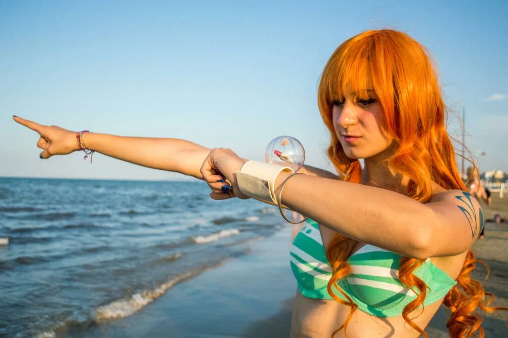 Nami cosplay. Косплей Ван Пис. Нами косплей. Косплей на нами из Ван Пис.