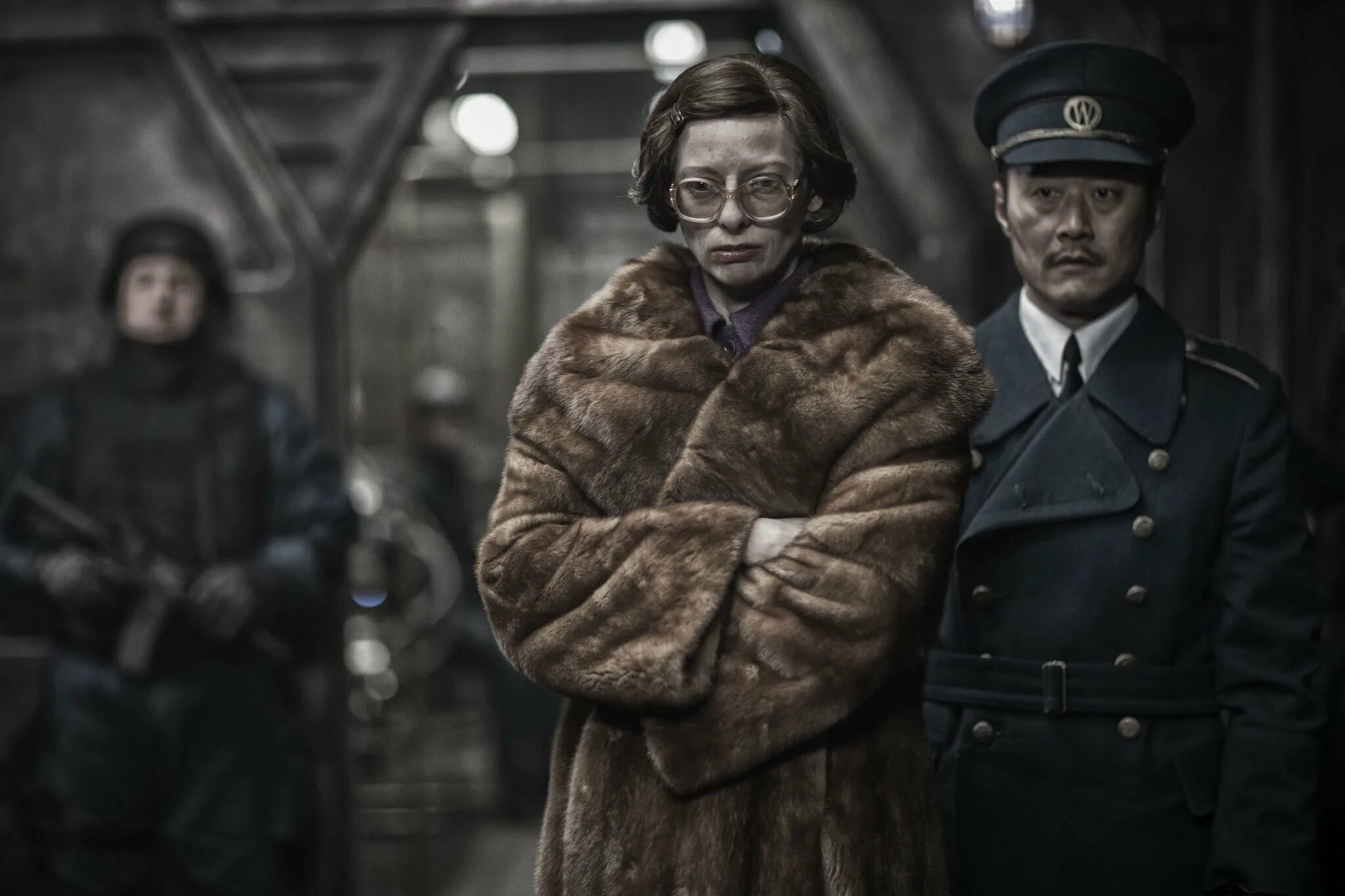 Сквозь снег видела. Сквозь снег Пон Чжун-Хо 2013. Snowpiercer Тильда Суинтон. Сквозь снег Snowpiercer, 2013.