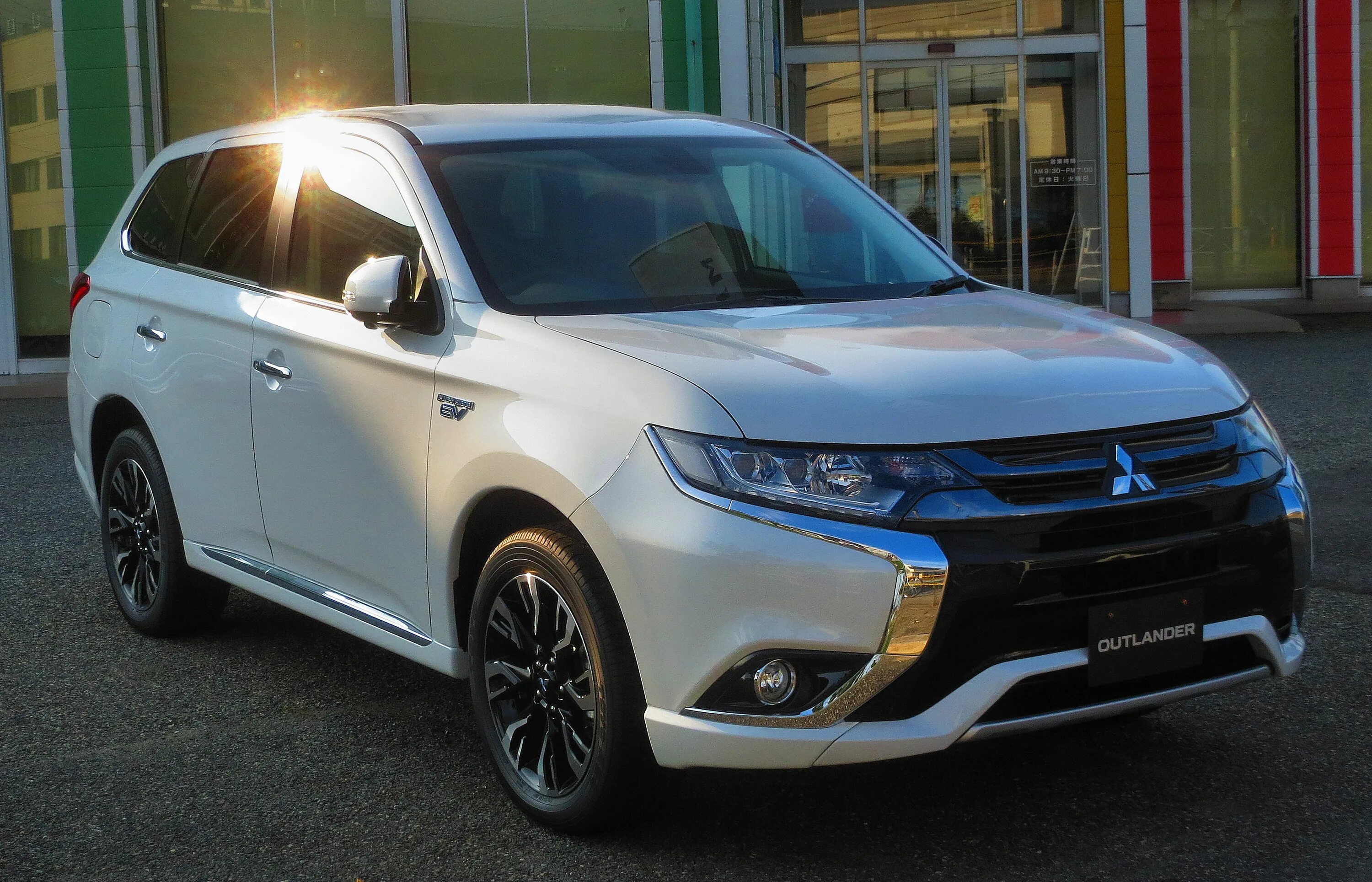 Аутлендер 3 года выпуска. Mitsubishi Outlander 3. Митсубиси Аутлендер 3 2016. Mitsubishi Outlander 2016 Tuning. Митсубиси Аутлендер 5 поколения.