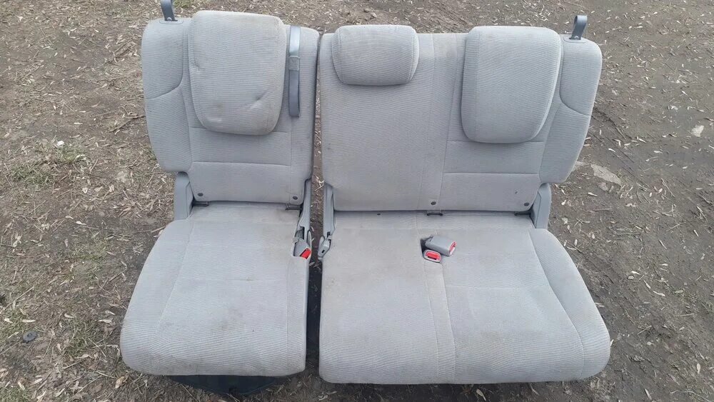 Переднее сидения хонда. Honda 8 мест одиссей. Сидений хонда одиссей 2011 год. Сидение 2 ряда хонда одиссей. Сиденья одиссей.