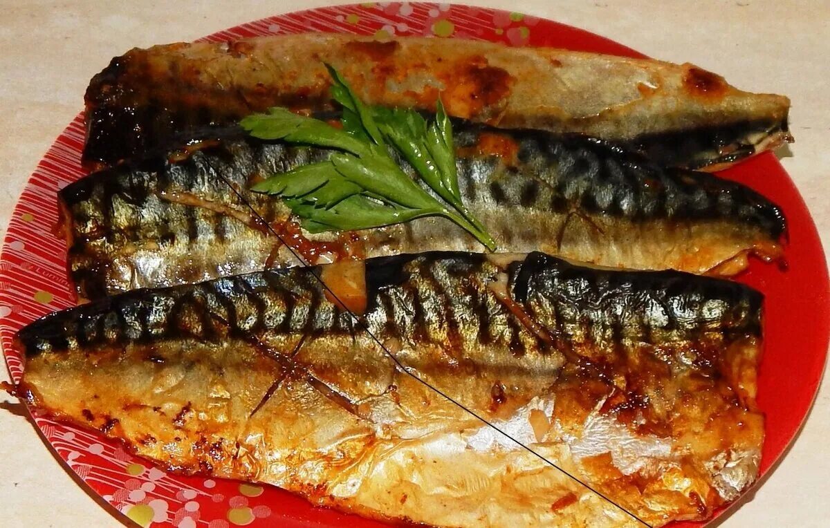 Как запекать скумбрию в духовке без фольги. Лазерсон скумбрия в духовке. скумбрия запеченная в духовке без костей. скумбрия в духовке без костей. скумбрия в духовке с маслом.