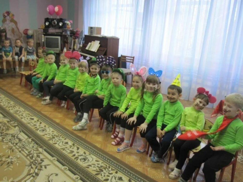 Как можно одеть ребенка на день смеха. Костюм ребенку на 1 апреля в детский сад. наряд ребенка на день смеха. смешные костюмы на день смеха.