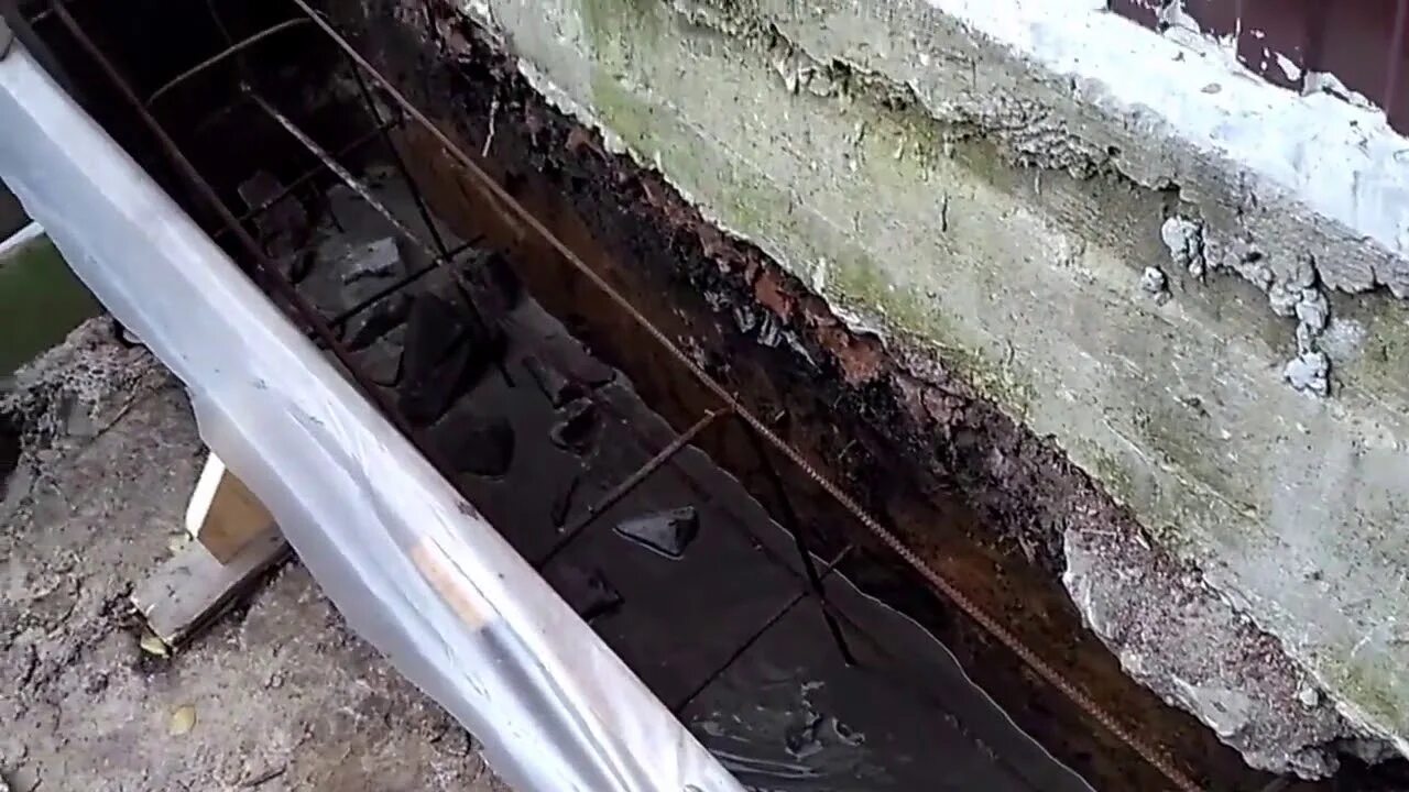 Залили водой плиту. Залили водой плиту. Трещины на фундаменте после заливки. Водонагреватель на газовую плиту. Залили водой плиту.