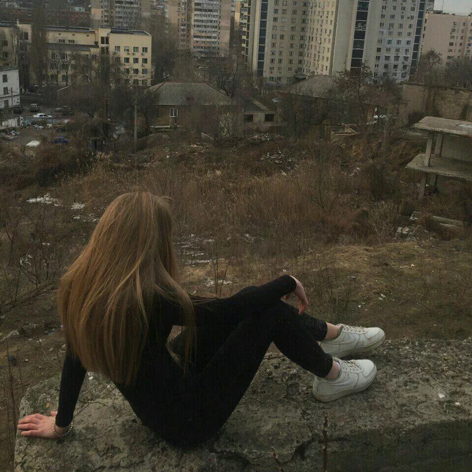 Девушки на аву без лица. Девушка с русыми волосами без лица. Девушка с короткими русыми волосами. Подростки девочка без лица. Девочка 15 лет без лица.