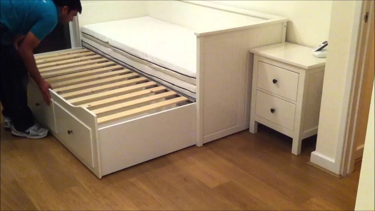 Выдвижная кровать икеа. Ikea hemnes кровать. Кровать выдвижная ikea. Кровать ikea ХЕМНЭС. Двуспальная выдвижная кровать ikea.